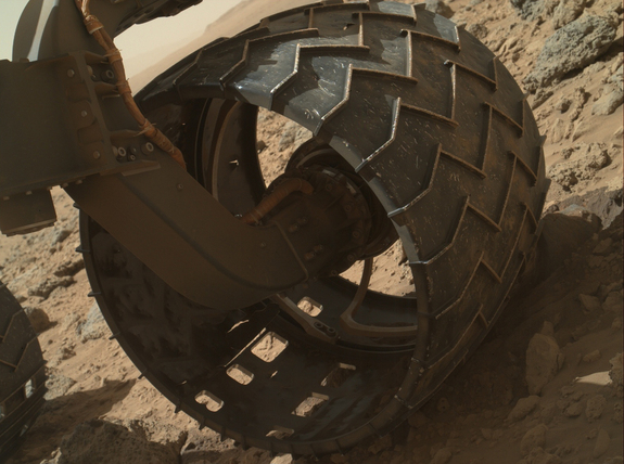 mars-rover-curiosity-wheel-wear (1)