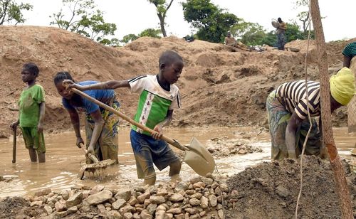 CAFRICA-POVERTY-MINES-CHILD-LABOR