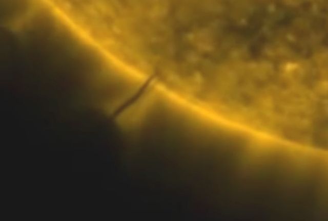 Oще един НЛО се зарежда от Слънцето (видео)