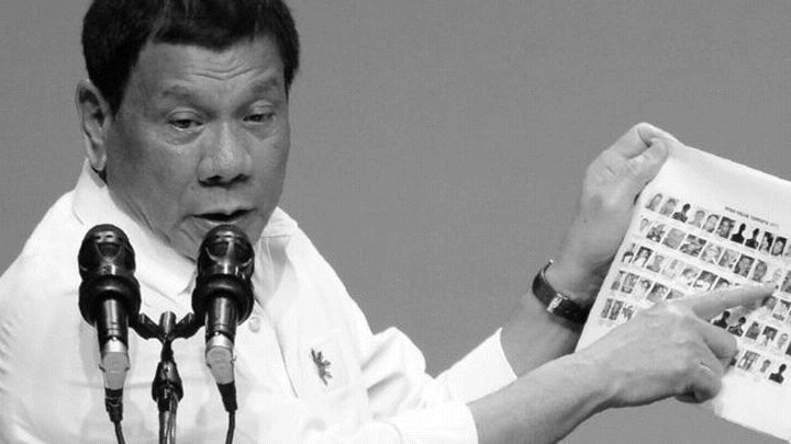 Филипинският  президент Дутерте заяви, че  ще  хвърля корумпираните чиновници от хеликоптер