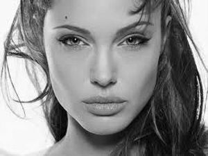 Анджелина Джоли на 37