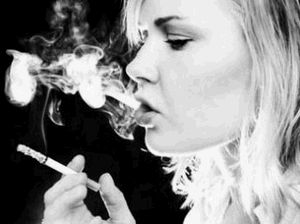 Скоро жените, които пушат ще са повече от мъжете