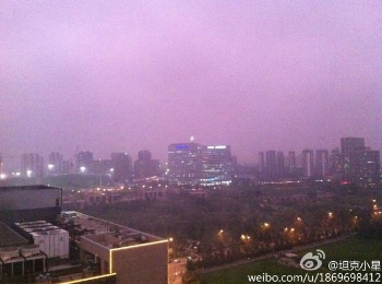 Виолетово небе подплаши милиони китайци