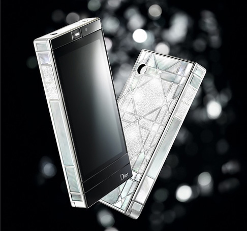 Eдинственият телефон на Dior – Reverie може да се купи само за 97 490 евро