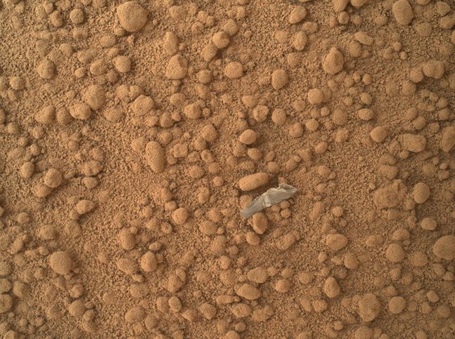 Марсоходът Curiosity се натъкна на полиетиленова торбичка