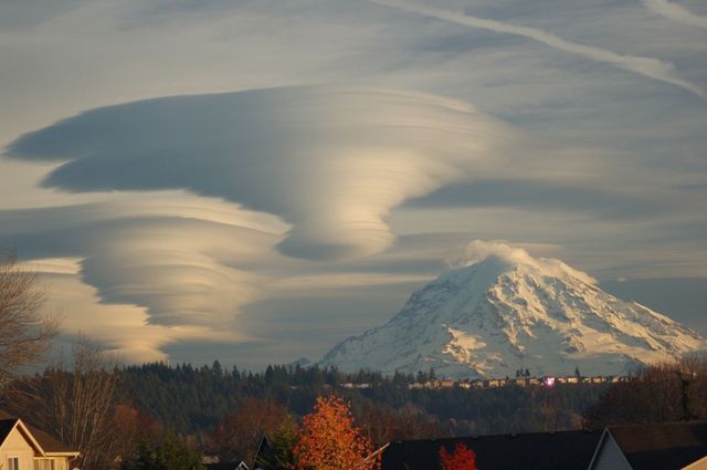Необикновен облак над Вашингтон