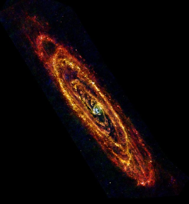 Астрономите представиха изцяло нова снимка на известната галактика Андромеда