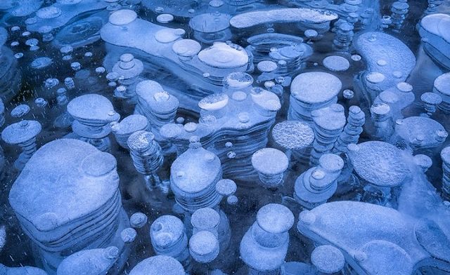 Ледените мехурчета в езерото Абрахам