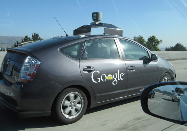Автомобилите на Google с автопилот може да се появят на пазара след три години