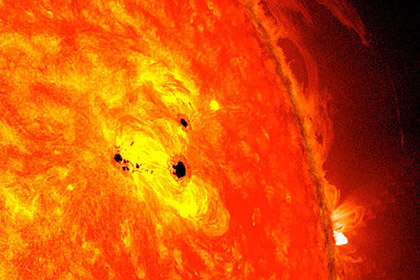 НАСА засне рекордно големи слънчеви петна