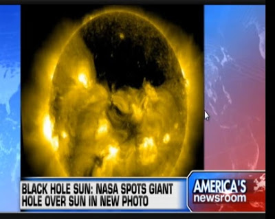Гигантски черен фрагмент на Слънцето се  движи с  2 милиона мили в час (видео)