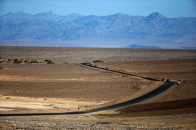 Ултрамаратон се провеждa в едно от най-горещите  места на Земята – Долината на смъртта