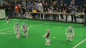 В Холандия се проведе турнир по футбол за …  роботи (видео)