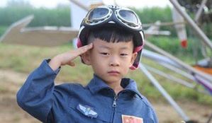 Петгодишно китайче стана най-младият пилот в света