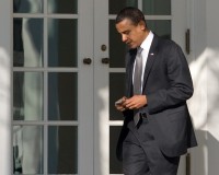 Обама се оплака, че му забраняват да използва iPhone