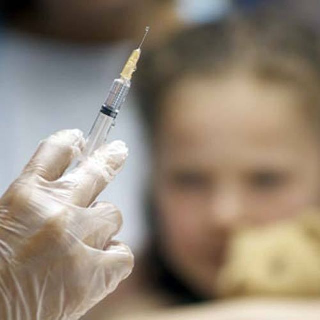 Какво не ви казват лекарите за детските ваксинации