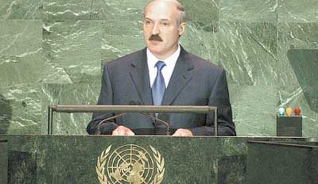 Лукашенко: За какво  убиха Садам  и разпънаха Кадафи? Господа, може би, е  достатъчно?
