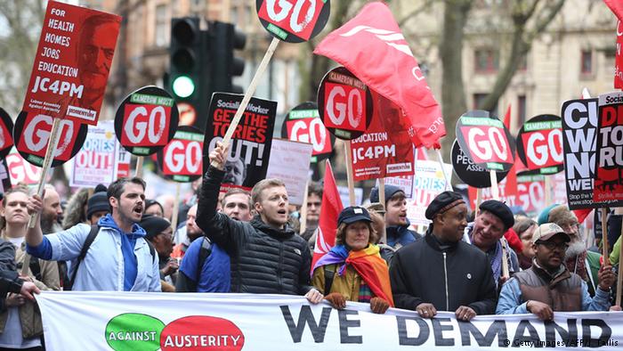 150 хиляди  протестираха в Лондон срещу политиката на Камерън