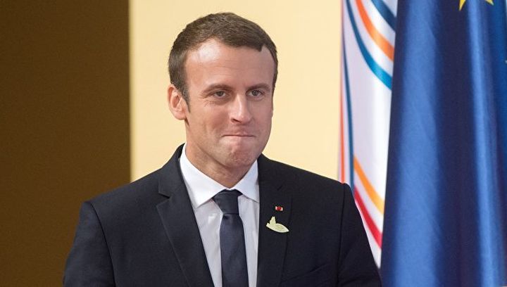 Гримьорката на френския президент Макрон получила 26 хил. евро за три месеца в Елисейския дворец