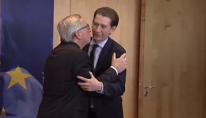 Австрийският канцлер Себастиан Курц отказа да се целува с Юнкер (видео)