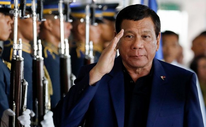 Президентът на Филипините Родриго Дутерте разреши на военните да го застрелят ако стане дикатор